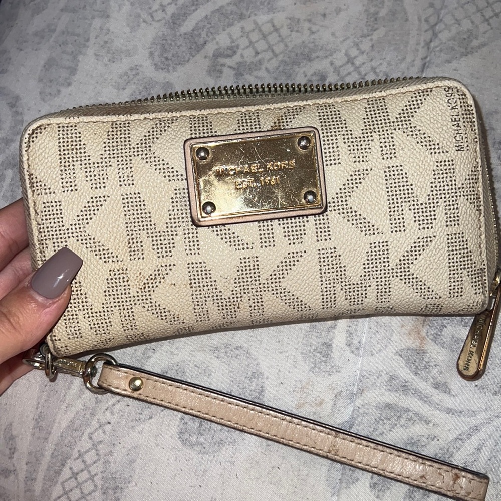 Michael Kors Woman’s wallet